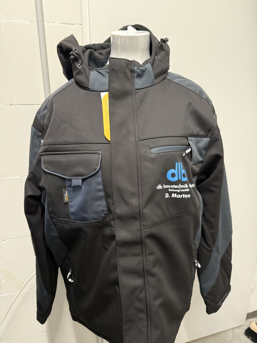 DTF-Transfer · Logo und Name auf Arbeitsjacke