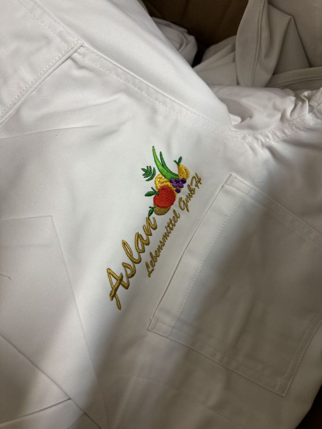Stickerei · Logo auf Berufsjacke